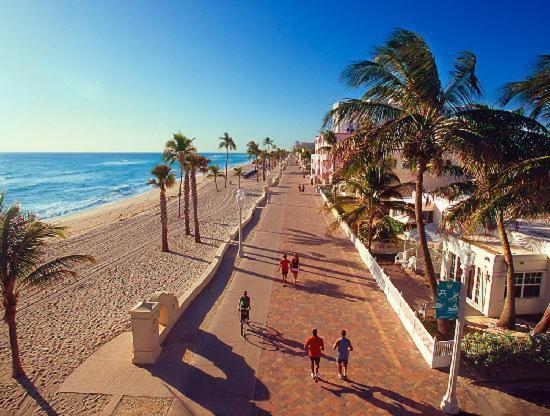 Downtown Hollywood Beach Students' Dorm Pansiyon Dış mekan fotoğraf